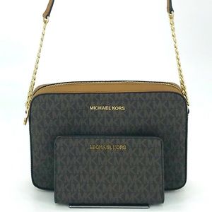Michael Kors Jet Set Crossbody Wallet Set
